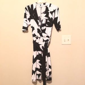 NY&Co: Black/White print dress w/ Wrap Tie
